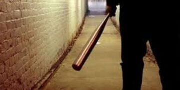 Djali dyshohet se rrahu babain me shufër metalike në Novobërdë – arrestohet dhe dërgohet në paraburgim