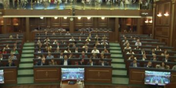 Kosova zyrtarisht në “mjegull institucionale” – Nuk konstituohet Kuvendi as në tentimin e 54-të, Parlamenti hyn në pauzën e Kushtetueses