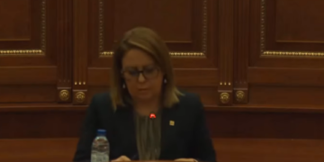 “Ju jeni frikacakë”, Bajrami foli pasi Dehari ia ndali mikrofonin, u përplas me deputetët e VV-së