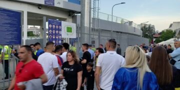 Përleshja mes tifozëve në Prishtinë para ndeshjes Drita – Kopenhagën, policia merr situatën nën kontroll