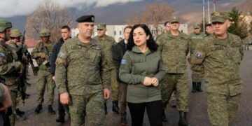 Presidenca merr pjesë në varrimin e mërgimtarit që u mbyt në Ujman, falënderojnë FSK’në dhe KFOR’in, s’flasin për atë që bëri VV dje
