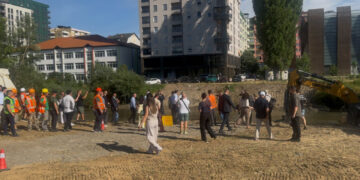 Policia ndalon 6 persona gjatë vendosjes së gurthemeleve për urat mbi lumin Ibër