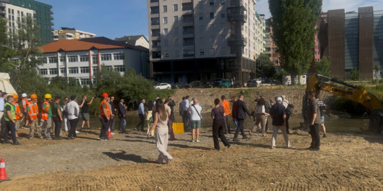 Policia ndalon 6 persona gjatë vendosjes së gurthemeleve për urat mbi lumin Ibër