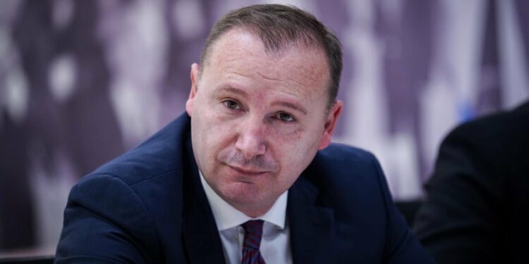 Zemaj për VV-në: Nëse nuk i ka 61 vota, është mirë të lëshojë rrugë