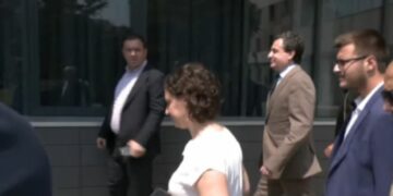 Kurti i ‘strehon’ në objektin e ekzekutivit edhe deputetët e vet që s’janë pjesë e Qeverisë në detyrë