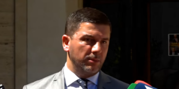 Krasniqi pas takimit me Osmanin: Shpresoj të gjendet zgjidhja, e kemi gati lëndën për shkeljet e LVV-së pas aktgjykimit të Kushtetueses