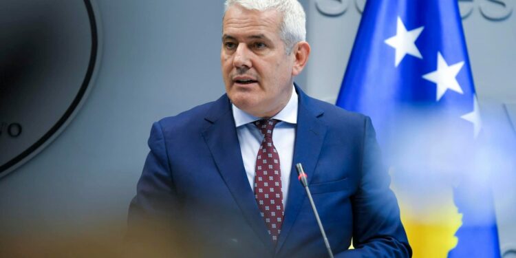 Gjetja e zollave në Mitrovicë, Sveçla thotë se ka “gisht” Beogradi