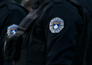 Policia kapë 5 emigrantë në një rimorkio kamioni në terminalin doganor në Ferizaj, arrestohet shoferi kosovar