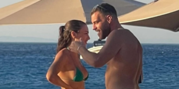 Nuk fshihen më, Sara Hoxha dhe Erik Fullani të lumtur në plazh