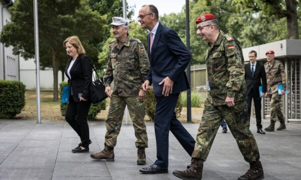Rusia akuzon Merzin e Gjermanisë: Po e militarizon vendin, arsye serioze për shqetësim