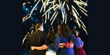 Osmani publikon foto me familjen në festën e Pavarësisë së Amerikës