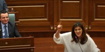 Ganimete Musliu e quan “pushim luksoz” udhëtimin e Kurtit në Greqi: Po shpenzon para pu’blike derisa vendi është pa institucione