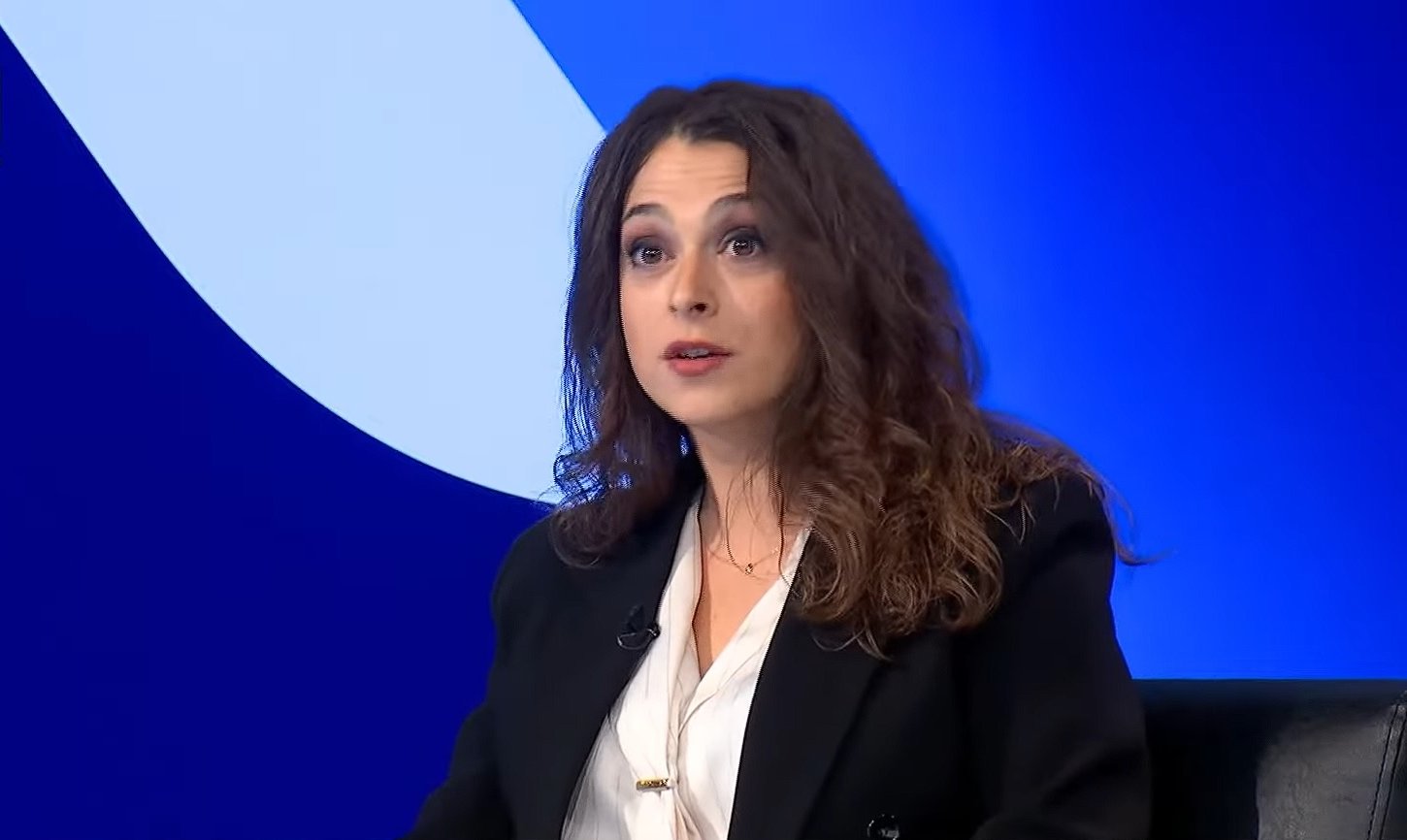 Kica-Xhelili ironizon me VV për ChatGPT: Pyeteni se çfarë bëjnë populistët kur janë në krizë morale