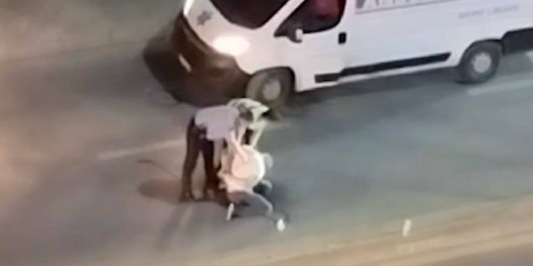 Autoambulanca mbërriti, por ndihma jo – Kush “e la” të vdiste Agonin?