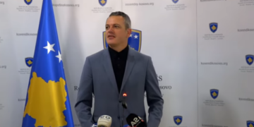 Gashi: Marrëveshjen e Uashingtonit Osmani e Kurti dikur e quanin tradhti kombëtare, sot “arritje historike”