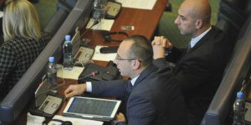 Simiq më 2021-ën u zgjodh nënkryetar Kuvendi me 91 vota, përfshirë ato të Vetëvendosjes