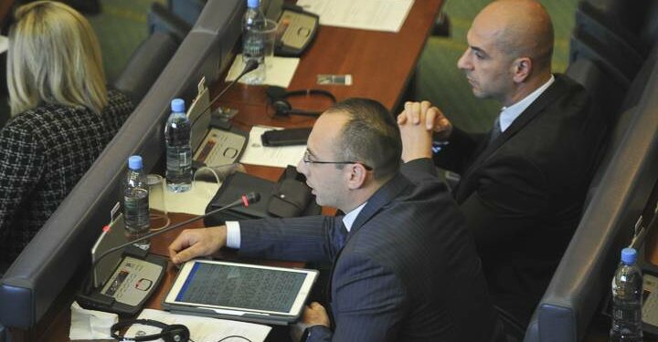 Simiq më 2021-ën u zgjodh nënkryetar Kuvendi me 91 vota, përfshirë ato të Vetëvendosjes