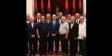 Begaj nderon bërthamën e parë të UÇK-së: Historiku i çlirimit të Kosovës nis në Surrel