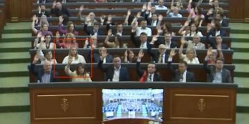 Shqipe Selimi, gruaja e Rexhep Selimit, nuk e votoi Donika Gërvallen për kryetare të Kuvendit