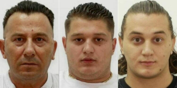 Tre të dyshuarit për vrasjen e trefishtë në Gjilan ende në arrati