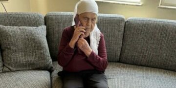 Nëna e Thaçit 88-vjet, fondacioni i ish-presidentit për ndihmë juridike: Për pesë vite urimet i mori prej telefonatave nga Haga
