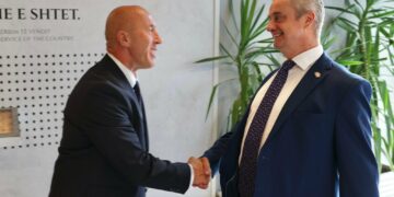 Haradinaj takon ambasadorin britanik: Tejkalimi i bllokadës është nevojë urgjente, presim qartësi nga Gjykata Kushtetuese