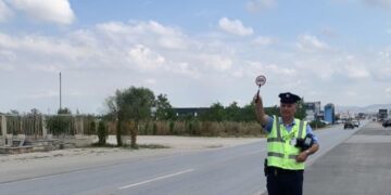 Ndëshkohen dy shoferë që po zhvillonin gara shpejtësie në Ferizaj
