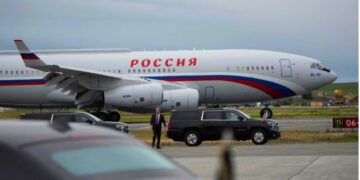 Aeroplani i Putinit u furnizua me karburant në Alaska, rusët duhej të paguanin me para në dorë!