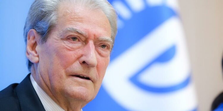 Berisha ‘mbron’ Erion Veliajn: Iu shkelën të drejtat!