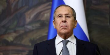 Lavrov: Nuk është planifikuar asnjë takim mes Putinit dhe Zelenskyt
