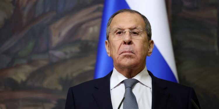 Lavrov: Nuk është planifikuar asnjë takim mes Putinit dhe Zelenskyt