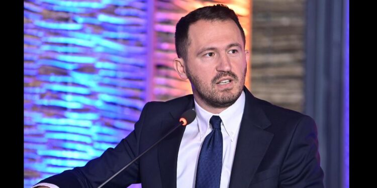 Krasniqi kritika partive: Si lejojnë individë që akuzojnë UÇK-në të mbajnë ligjërata patriotike?