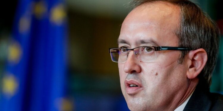 Hoti: Obligim i secilit prej nesh të ndalojë rrëshqitjen e Kosovës drejt autokracisë partiake