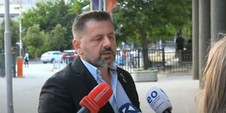 Bekë Berisha për zgjedhjen e kryeparlamentarit: Agim Bahtirit ia qes votën