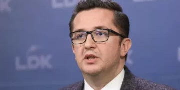 Besian Mustafa ironizon me Kurtin: Kush e shkelë Kushtetutën është super kriminel