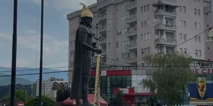 Akt vandal ndaj simboleve kombëtare, dëmtohet shtatorja e Gjergj Kastriotit Skënderbeut në Prizren