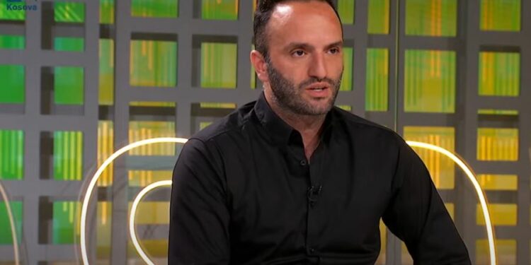 Tahiri: Sulmet në zyrat e Vuçiqit dyshohet se mund të jenë orkestruar nga vetë njerëzit e tij