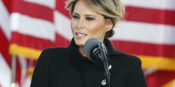 Melania Trump i çon letër Putinit, atë ia dorëzoi vetë Donald Trump