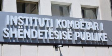 “Gatuajeni mishin e shkrirë menjëherë”, IKSHPK jep këshilla për parandalimin e shumimit të mikrobeve në ushqim