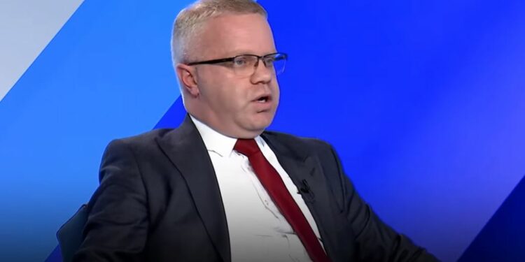 Bajraktari: Prokuroria në Hagë nuk argumentoi pikën kyçe të aktakuzës për ‘ndërmarrje të përbashkët kriminale’
