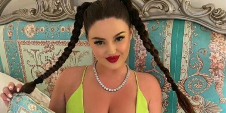 Enca shfaqet nga pishina, ekspozon ‘asetet’ bombastike