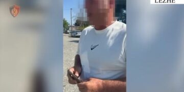 Kosovarit i humb telefoni në Lezhë, ja çfarë bëri policia atje
