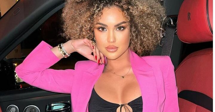 Arta në bikini, ngriten edhe më shumë temperaturat