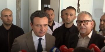 Kurti në QKUK: Pyetet për barna, s’ska përgjigje, zihet me gazetare