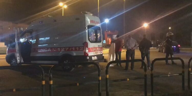 Një grua humb jetën pasi bie nga dritarja e banesës