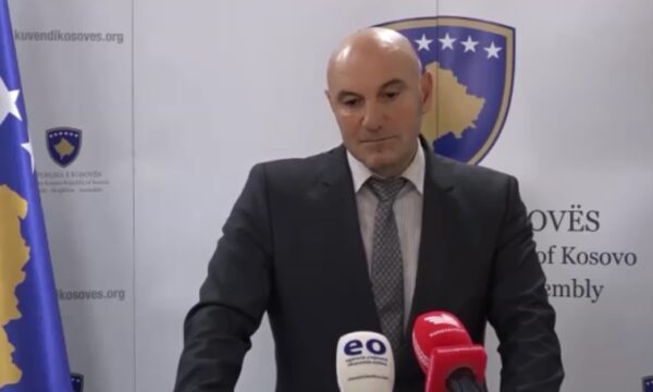 Deputeti Adem Hoxha flet pas sulmit fizik që iu bë, thotë se me autorin ka pasur edhe më herët probleme