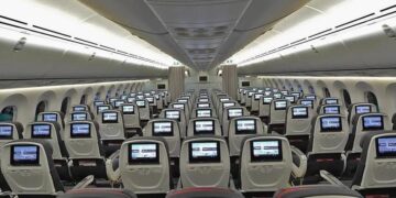 Djalit 10-vjeçar i skadon pasaporta, prindërit e braktisin në aeroport të Barcelonës për të mos…