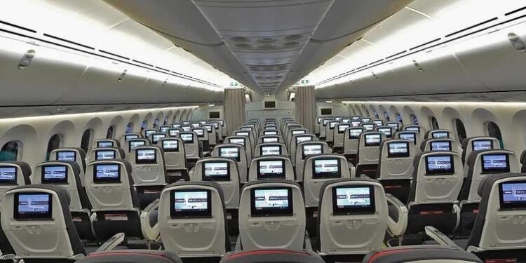 Djalit 10-vjeçar i skadon pasaporta, prindërit e braktisin në aeroport të Barcelonës për të mos…