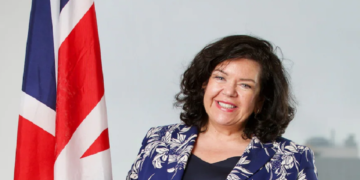 Emisarja britanike flet me Kurtin, për tensionet Kosovë-Serbi