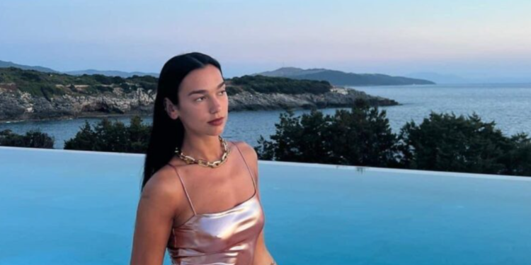 Pas ‘Sunny Hill’, Dua Lipa shijon pushimet në Shqipëri: Arrita në shtëpi